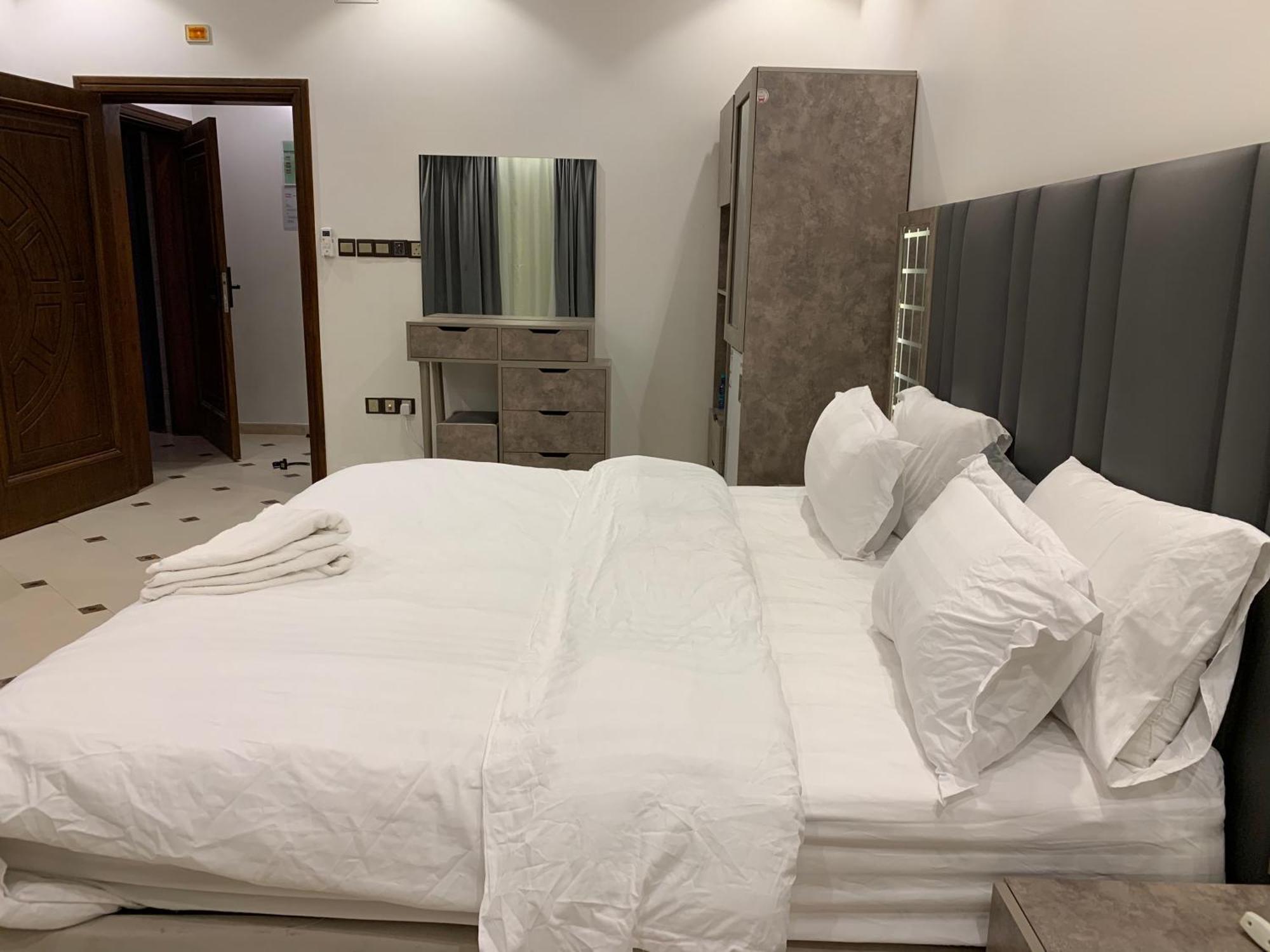 Friday Suites Al-'Ula Exteriör bild