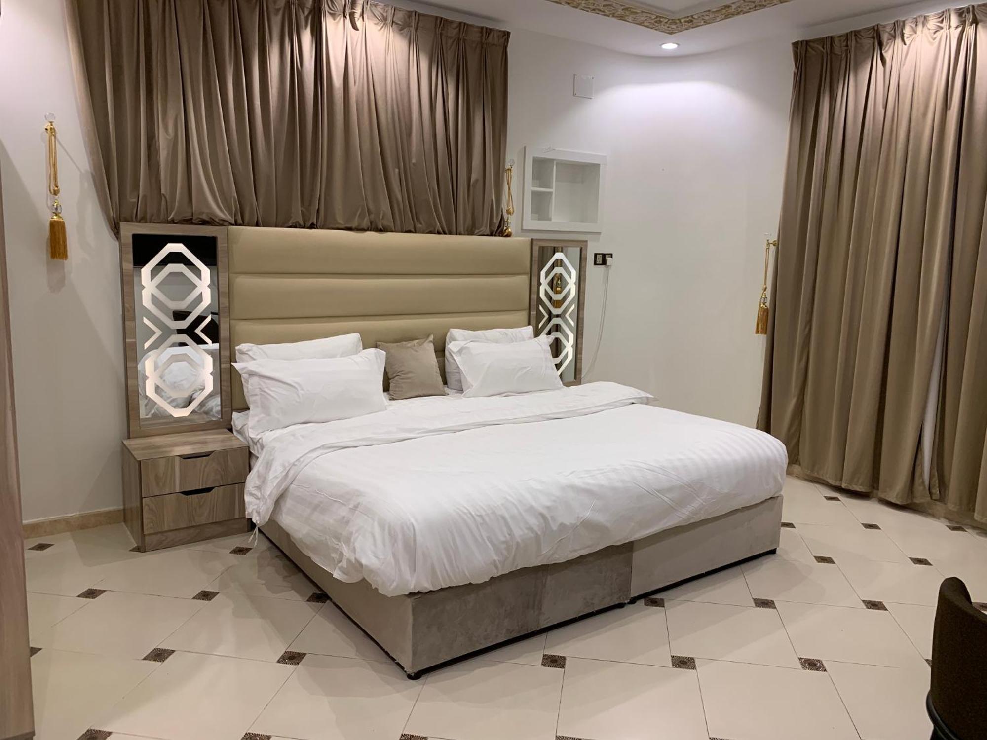 Friday Suites Al-'Ula Exteriör bild